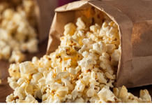 “Pulmão de pipoca”: Produto químico encontrado em pipoca de microondas ligada a condição irreversível