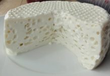 1 litro de leite, iogurte e limão é tudo o que você precisa para fazer queijo fresco em casa.