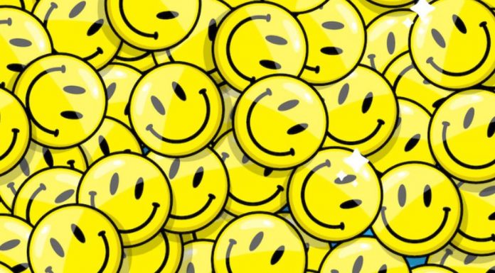 Tente encontrar os 4 rostos tristes escondidos entre todos os outros sorridentes