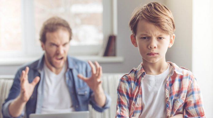 O mau humor de um pai causa estragos no desenvolvimento emocional e cognitivo das crianças.