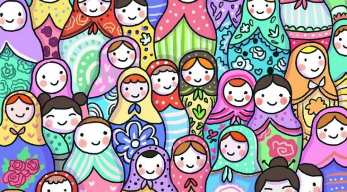 Desafio viral: encontrar as duas bonecas japonesas escondidas entre as russas.