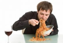 10 itens alimentares mais comuns que deixam você com mais fome em vez de fazer você se sentir satisfeito.