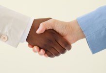 O aperto de mão implica sobre os traços de personalidade! Saiba mais!