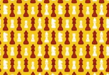 Desafio nível difícil: encontre o rei, o cavalo invertido e a torre inclinada na foto.