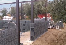 Tecnologia que transforma plástico em tijolos chega ao Brasil.