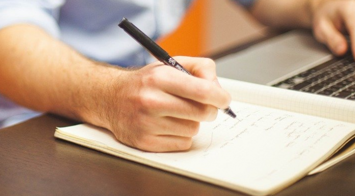 Escreva à mão para se proteger do Alzheimer