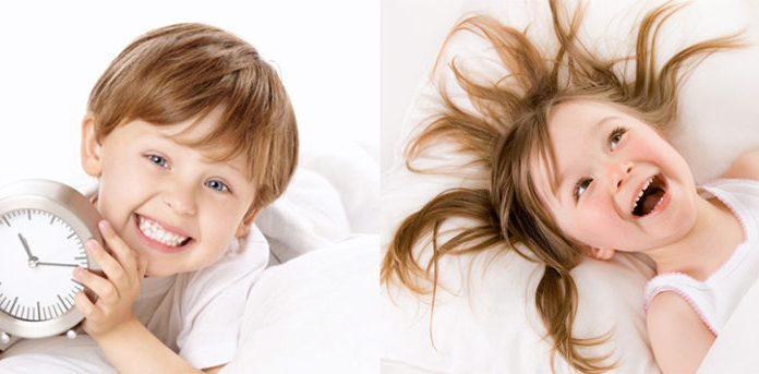 Pais atenciosos nunca permitiriam que uma criança fosse para a cama tarde!