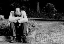 Pessoas infelizes: 6 hábitos que roubam a felicidade da sua vida