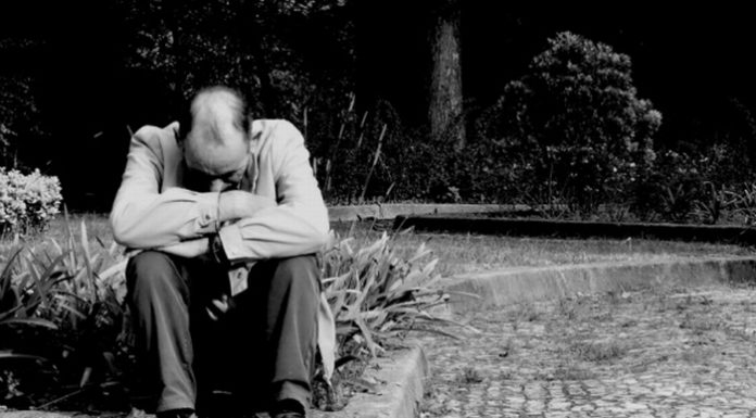 Pessoas infelizes: 6 hábitos que roubam a felicidade da sua vida