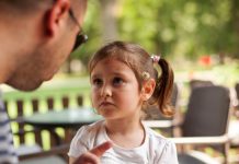 Vamos ensinar aos nossos filhos que na vida é melhor ser honestos que espertos.