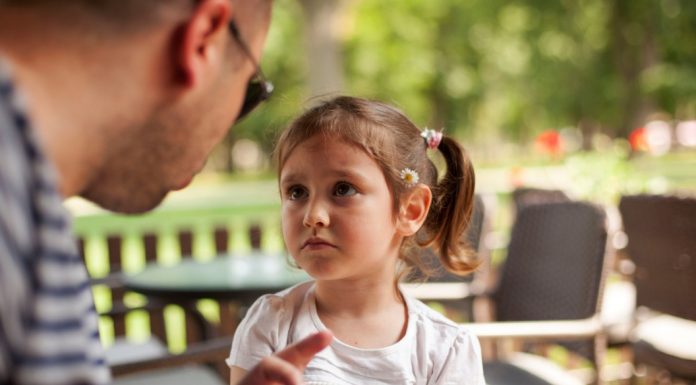 Vamos ensinar aos nossos filhos que na vida é melhor ser honestos que espertos.