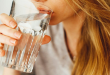 Beber bastante água pode prevenir a osteoporose