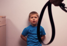 Bater pode piorar comportamento de crianças e causar danos reais, aponta estudo