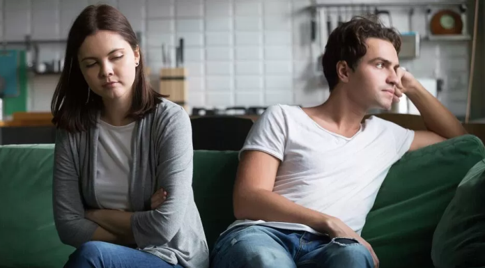 Sentindo-se sozinho em seu relacionamento? solidão e distância emocional existe