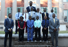 Professor cria um ‘clube de cavalheiros’ para ajudar os alunos que não tem pai