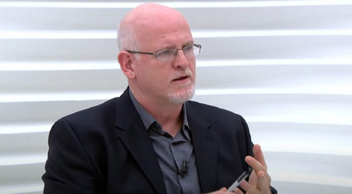 “Filhos vêm com manual, sim. Mas para ler é preciso olhar nos olhos deles” – por Daniel Becker