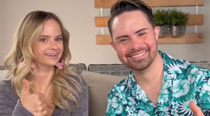 Casal famoso com síndrome de Down comemora 2 anos de amor e sucesso.