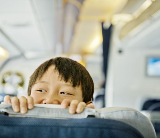 Os tipos comuns de mentiras que as crianças contam e por que elas fazem isso