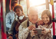 Criança que respeita os mais velhos se torna um adulto melhor