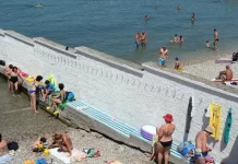 Praia na Itália tem um muro para separar homens e mulheres