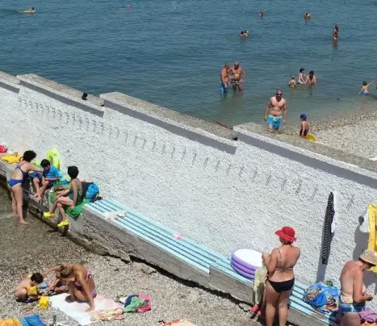 Praia na Itália tem um muro para separar homens e mulheres