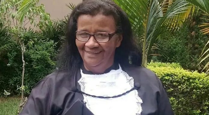 Aos 63 anos, ex-doméstica recebe carteira da OAB e se torna advogada