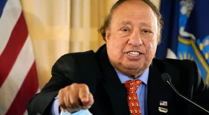 Milionário afirma que a nova geração não tem ética de trabalho: “Estão muito ocupados no TikTok”