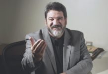 “Alguém que quer formar uma pessoa, corrige sem ofender e orienta sem humilhar”