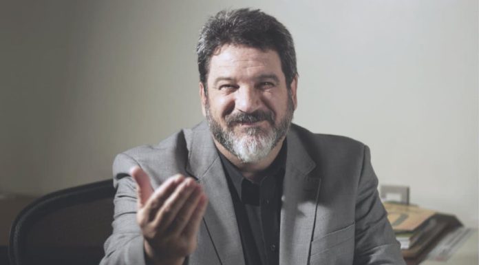 “Alguém que quer formar uma pessoa, corrige sem ofender e orienta sem humilhar”