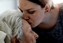 Como enfrentar a difícil tarefa de sermos pais dos nossos pais