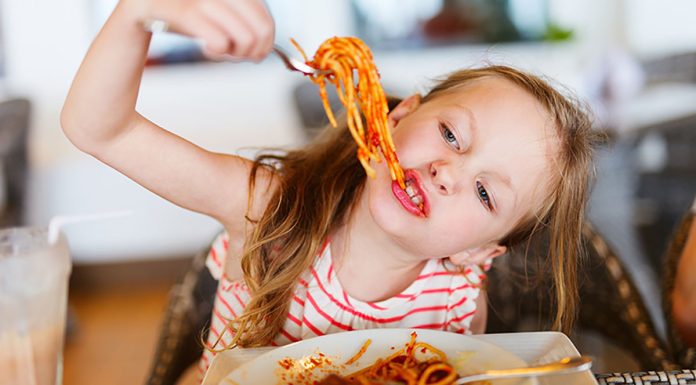 Restaurante proíbe a entrada de crianças: “Os filhos não são os mal-educados, mas os pais”