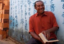 Conheça Galinha Tonta, o mineiro que aprendeu japonês, alemão e inglês nos seus sonhos