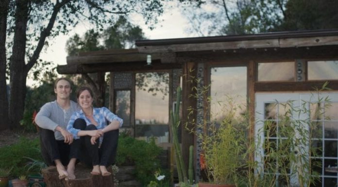 Casal constrói casinha dos sonhos com menos de R$ 40 mil reaproveitando materiais