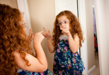 Falar sozinho é uma coisa que somente pessoas inteligentes fazem, aponta pesquisa