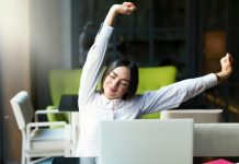 Não hesite em esticar os braços de vez em quando! Existem 4 razões especiais para fazer isso